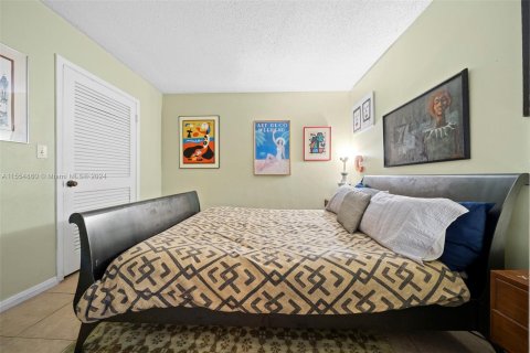 Adosado en venta en North Miami, Florida, 2 dormitorios № 1076544 - foto 29