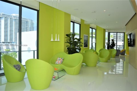 Condominio en alquiler en Miami, Florida, 2 dormitorios, 87.7 m2 № 1394989 - foto 16