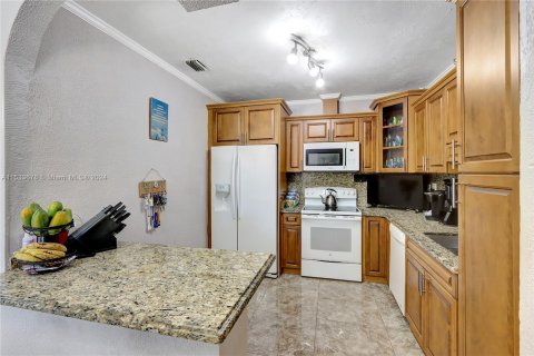 House in North Miami Beach, Florida 3 bedrooms, 118.17 sq.m. № 1028576 - photo 10