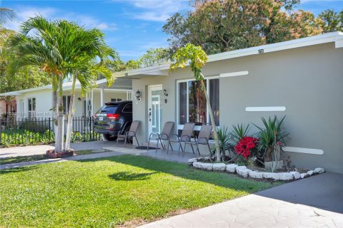 House in North Miami Beach, Florida 3 bedrooms, 118.17 sq.m. № 1028576 - photo 6