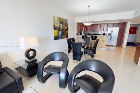 Condo in Sunny Isles Beach, Florida, 2 bedrooms  № 1073349 - photo 13