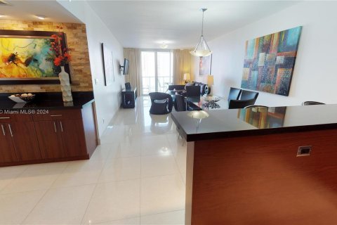 Condo in Sunny Isles Beach, Florida, 2 bedrooms  № 1073349 - photo 5