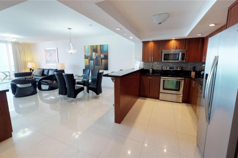 Condo in Sunny Isles Beach, Florida, 2 bedrooms  № 1073349 - photo 3