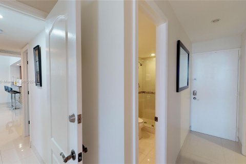 Condo in Sunny Isles Beach, Florida, 2 bedrooms  № 1073349 - photo 28