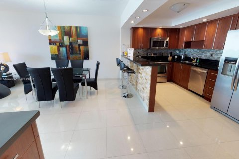 Condo in Sunny Isles Beach, Florida, 2 bedrooms  № 1073349 - photo 8