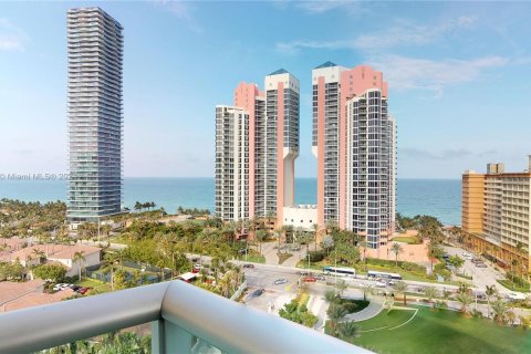 Condo in Sunny Isles Beach, Florida, 2 bedrooms  № 1073349 - photo 16