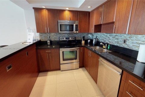 Condo in Sunny Isles Beach, Florida, 2 bedrooms  № 1073349 - photo 4