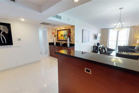 Condo in Sunny Isles Beach, Florida, 2 bedrooms  № 1073349 - photo 6