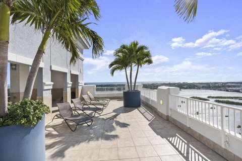 Condo in West Palm Beach, Florida, 1 bedroom  № 1020144 - photo 18