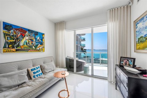 Condo in Miami Beach, Florida, 2 bedrooms  № 1380591 - photo 15