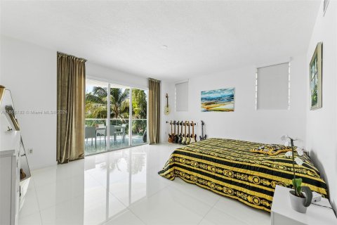 Condo in Miami Beach, Florida, 2 bedrooms  № 1380591 - photo 19