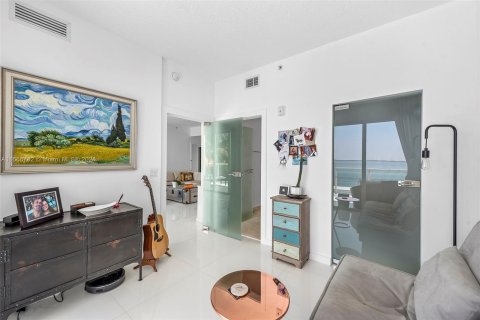 Condo in Miami Beach, Florida, 2 bedrooms  № 1380591 - photo 16