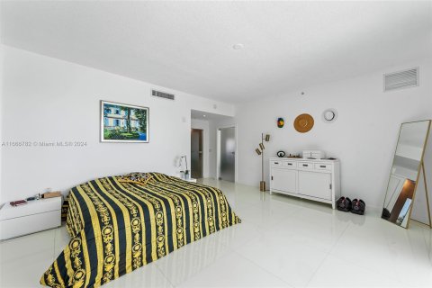 Condo in Miami Beach, Florida, 2 bedrooms  № 1380591 - photo 20