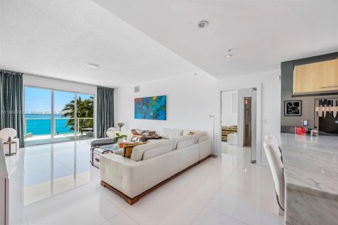 Condo in Miami Beach, Florida, 2 bedrooms  № 1380591 - photo 18