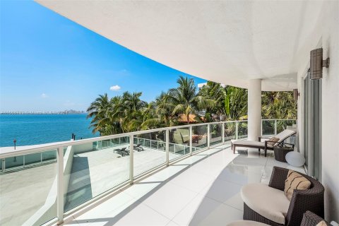 Condo in Miami Beach, Florida, 2 bedrooms  № 1380591 - photo 11