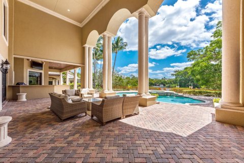 Villa ou maison à vendre à North Palm Beach, Floride: 7 chambres, 1083.05 m2 № 1047690 - photo 1