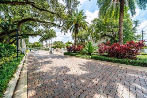 House in Fort Lauderdale, Florida 4 bedrooms, 284.1 sq.m. № 1029440 - photo 12