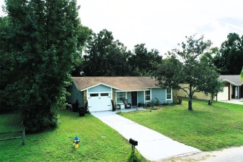 House in Land O' Lakes, Florida 4 bedrooms, 121.52 sq.m. № 1380972 - photo 1