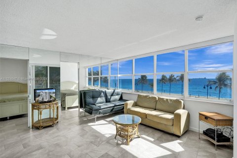 Condo in Fort Lauderdale, Florida, 1 bedroom  № 1070068 - photo 17