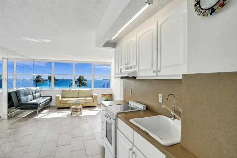 Condo in Fort Lauderdale, Florida, 1 bedroom  № 1070068 - photo 11