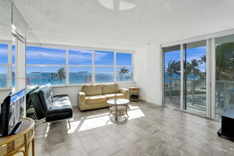 Condo in Fort Lauderdale, Florida, 1 bedroom  № 1070068 - photo 16