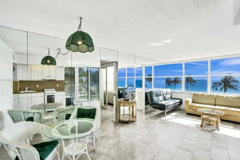 Condo in Fort Lauderdale, Florida, 1 bedroom  № 1070068 - photo 13