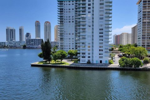 Купить кондоминиум в Норт-Майами-Бич, Флорида 2 спальни, 100.8м2, № 1070066 - фото 3