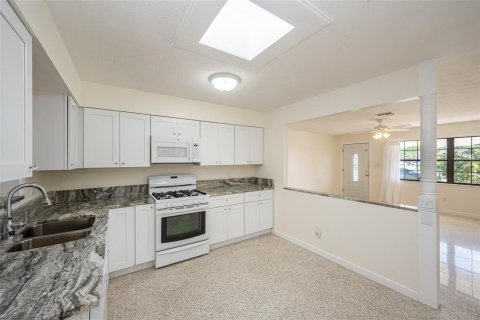 Casa en venta en Merrit Island, Florida, 4 dormitorios, 168.52 m2 № 1192227 - foto 8