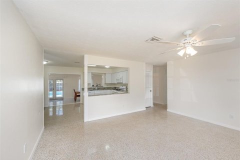 Купить виллу или дом в Мерритт-Айленд, Флорида 4 комнаты, 168.52м2, № 1192227 - фото 5