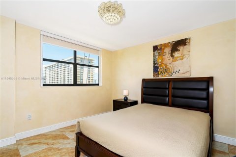 Condo in Sunny Isles Beach, Florida, 3 bedrooms  № 1057698 - photo 16