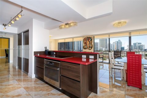 Condo in Sunny Isles Beach, Florida, 3 bedrooms  № 1057698 - photo 4