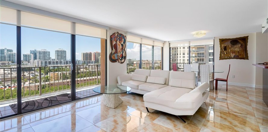 Condo in Sunny Isles Beach, Florida, 3 bedrooms  № 1057698