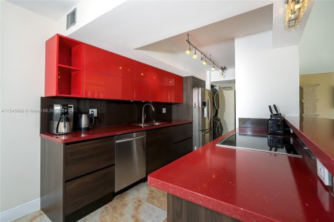 Condo in Sunny Isles Beach, Florida, 3 bedrooms  № 1057698 - photo 2