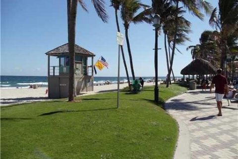 Condominio en venta en Deerfield Beach, Florida, 1 dormitorio, 55.56 m2 № 1022287 - foto 4