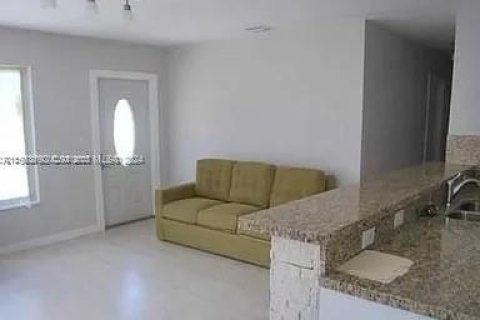 Casa en venta en Miami, Florida, 3 dormitorios, 94.02 m2 № 1375576 - foto 1