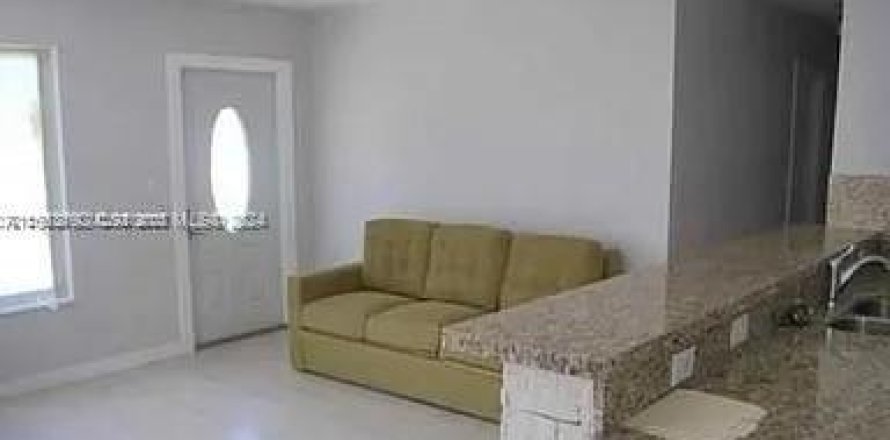 House in Miami, Florida 3 bedrooms, 94.02 sq.m. № 1375576