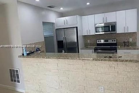 Casa en venta en Miami, Florida, 3 dormitorios, 94.02 m2 № 1375576 - foto 13