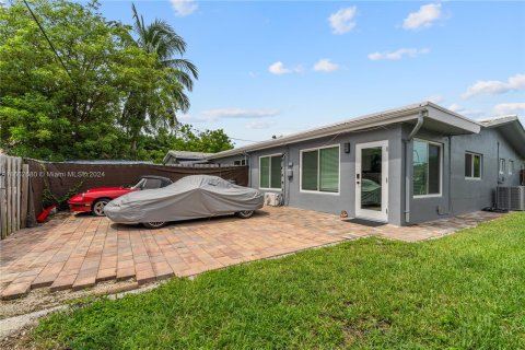 Villa ou maison à vendre à Lighthouse Point, Floride: 2 chambres, 122.54 m2 № 1375539 - photo 3