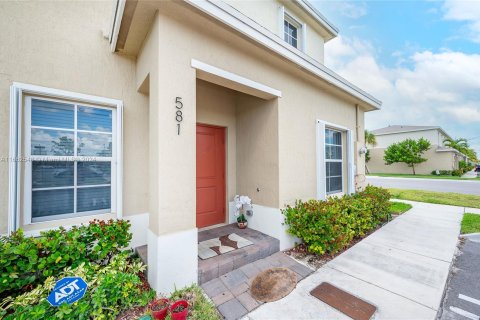 Townhouse in Florida City, Florida 4 bedrooms, 157.93 sq.m. № 1375537 - photo 4