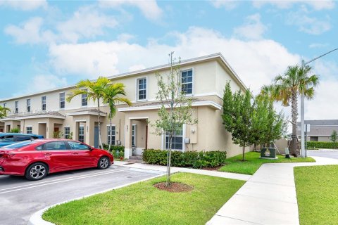 Townhouse in Florida City, Florida 4 bedrooms, 157.93 sq.m. № 1375537 - photo 5