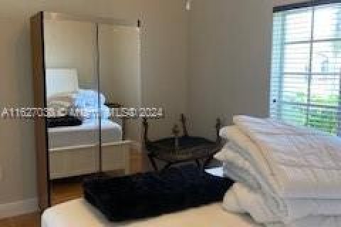 House in Miami, Florida 4 bedrooms, 195.65 sq.m. № 1281464 - photo 18