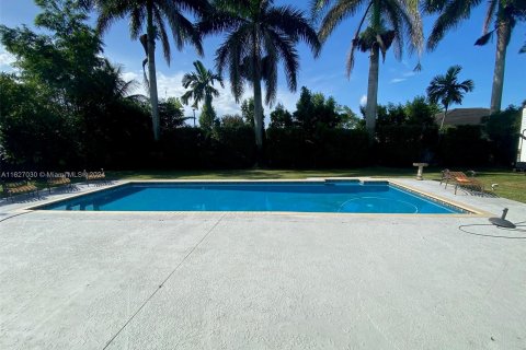 House in Miami, Florida 4 bedrooms, 195.65 sq.m. № 1281464 - photo 28