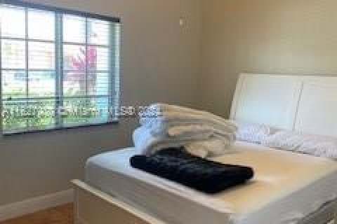 House in Miami, Florida 4 bedrooms, 195.65 sq.m. № 1281464 - photo 17