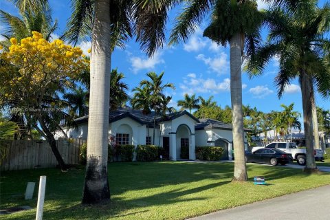 House in Miami, Florida 4 bedrooms, 195.65 sq.m. № 1281464 - photo 2