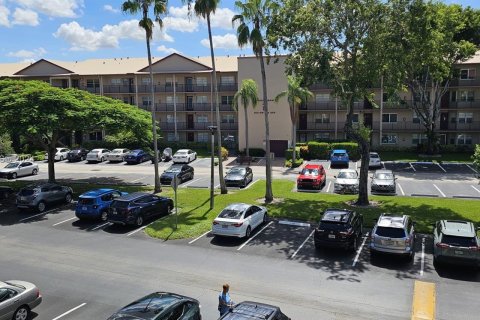 Condominio en venta en Pembroke Pines, Florida, 2 dormitorios, 110.74 m2 № 1354637 - foto 1