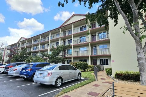 Condominio en venta en Pembroke Pines, Florida, 2 dormitorios, 110.74 m2 № 1354637 - foto 2