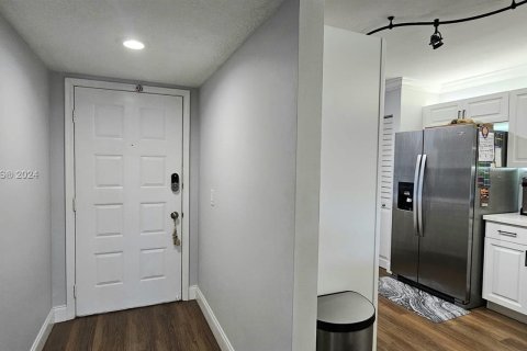 Copropriété à vendre à Pembroke Pines, Floride: 2 chambres, 110.74 m2 № 1354637 - photo 15