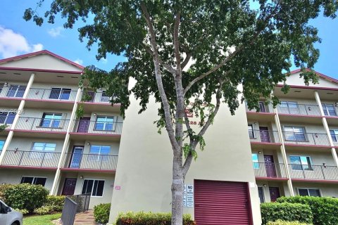 Copropriété à vendre à Pembroke Pines, Floride: 2 chambres, 110.74 m2 № 1354637 - photo 3