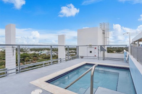 Propiedad comercial en venta en Miami, Florida № 1354636 - foto 15