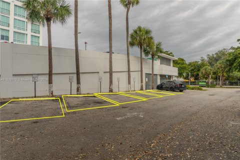 Propiedad comercial en venta en Miami, Florida № 1354636 - foto 4